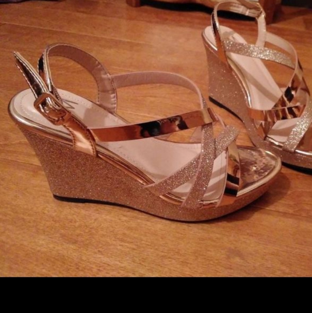 NEW Dominique Nicole Karen size 6.5